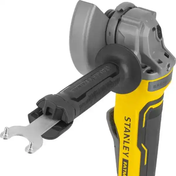 УГЛОВАЯ ШЛИФМАШИНА SATANLEY FATMAX SFMCG700B..